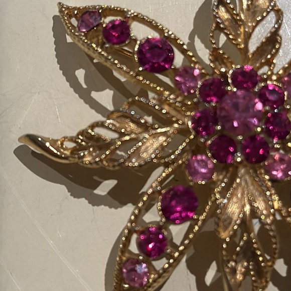 Vintage Lisner Gold Filigree Two-Tone Pink Rhinestone Flower Brooch Signed - Picture 5 of 10